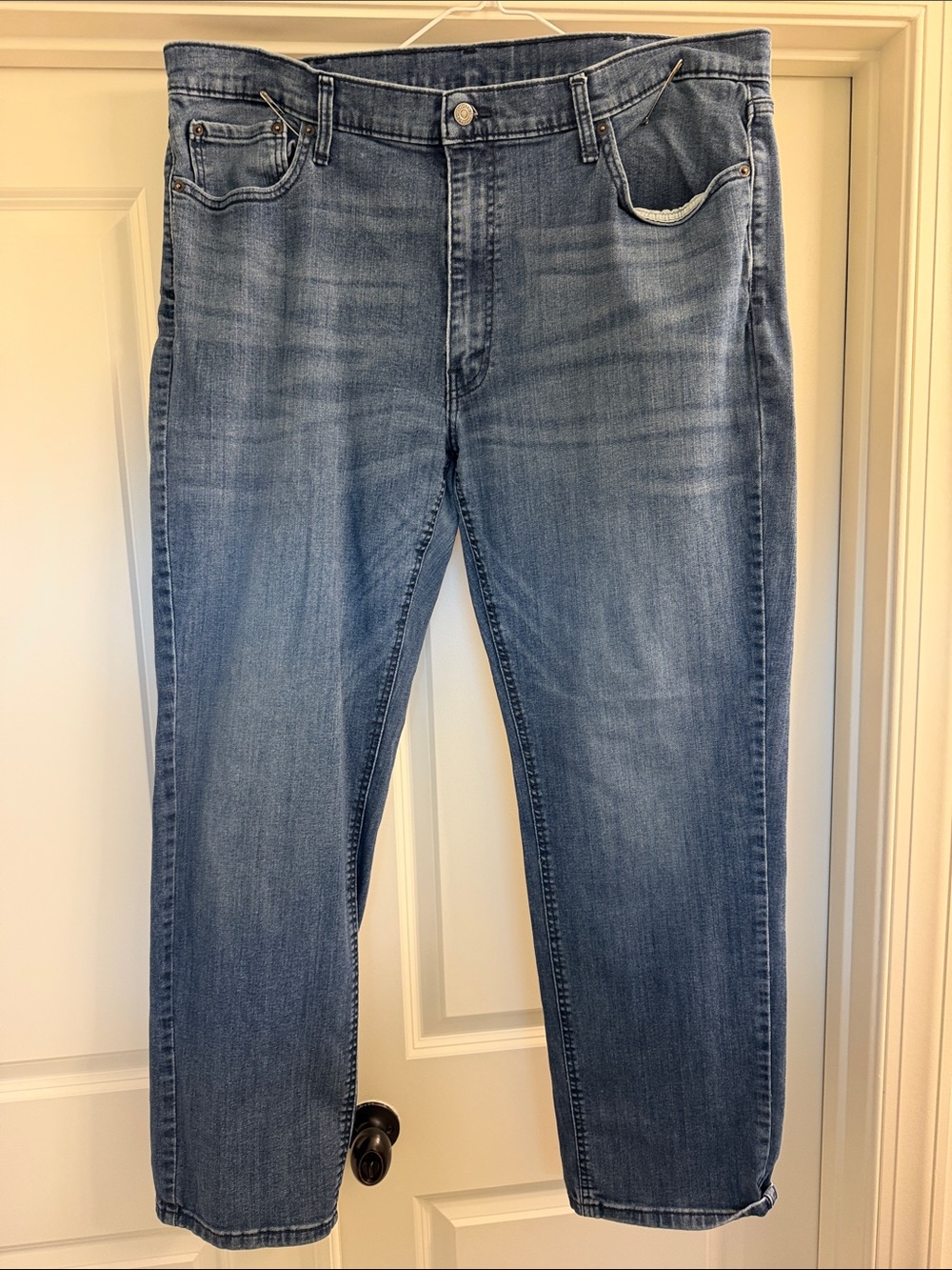Levi's Relaxed Fit Jeans in Medium Blue Wash